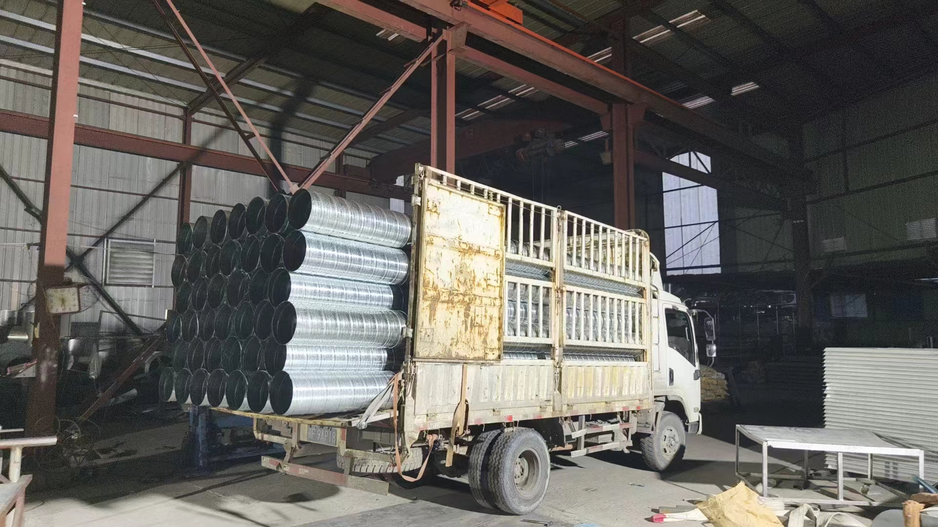 湖北馳亮機(jī)電感謝客戶(hù)信任，加班送貨中